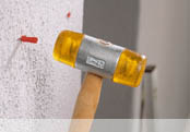 Dbel in der Wand